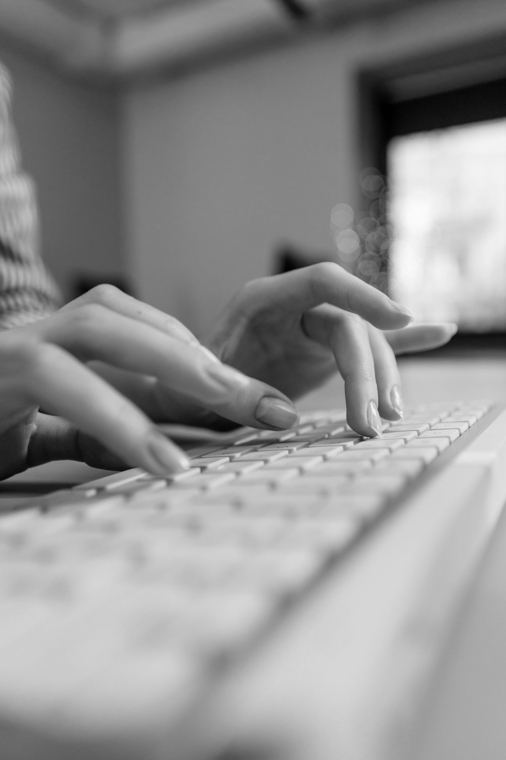 Soluções: Produção de conteúdo 6 close up of female young hands typing on white key 2026 03 16 01 24 54 utc scaled