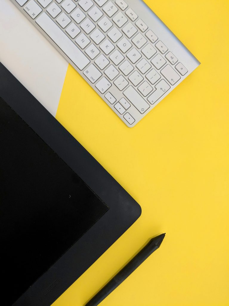 Soluções: Desenvolvimento Web e Mobile 3 georgie cobbs muOHbrFGEQY unsplash 1