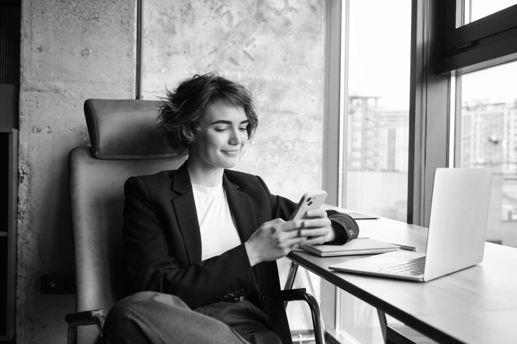 Soluções: Gestão de Redes Sociais 5 retrato empresaria 01