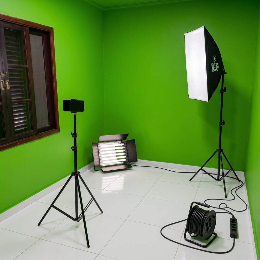 Sala chroma key com luzes e tripe.jpg